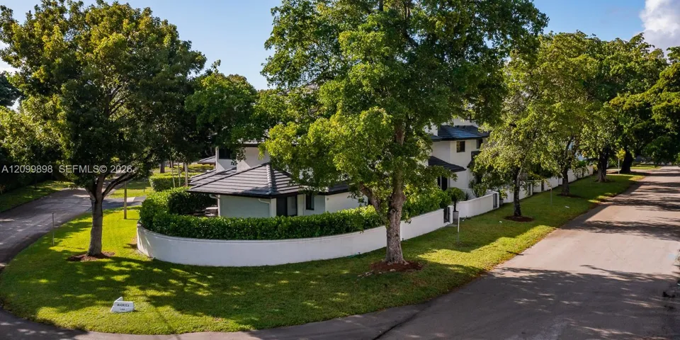 5750 Turin St, a small boutique Building with only 13 units and is called "South Gables Condo" and built in 1988! Only 1 block From University Shopping Center and the "University Metro-Rail Station" and 2 blocks away from the University of Miami Campus! This is a 2 story, 2Bdrm/2.5 Bath Townhouse has over 990 SF!