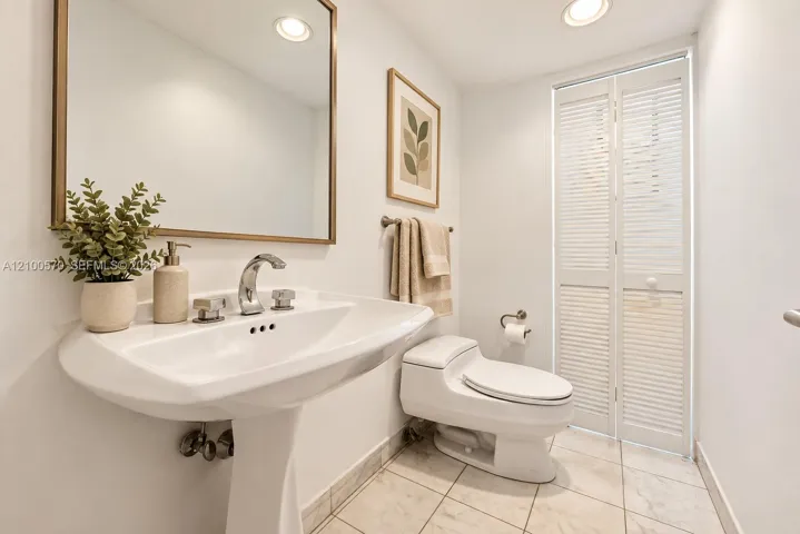Powder Room (Virtually Staged)