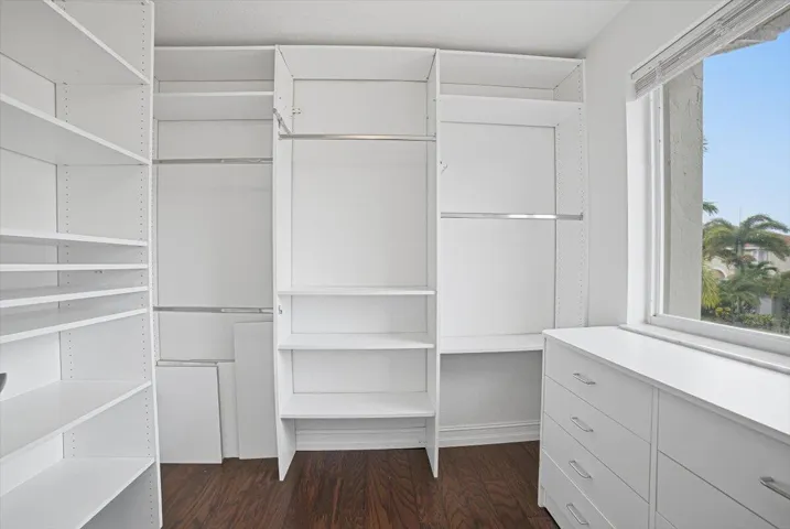 28-Bedroom4-Closet