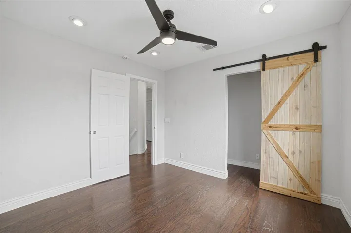 30-Bedroom5-B