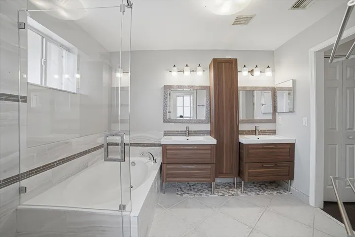 23-Bedroom3-Bathroom-B