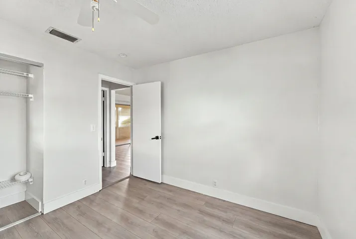 13_bedroom