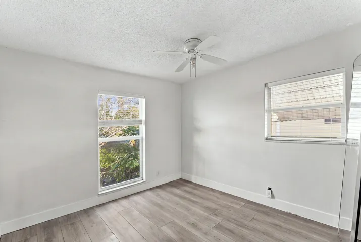 14_bedroom