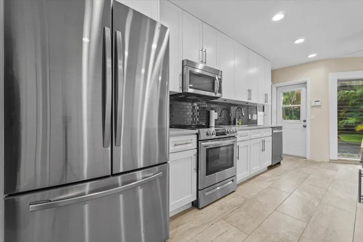 2337 sw 20th kitchen refrigerator