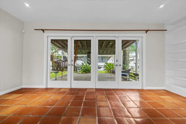 2337 sw 20th rear doors