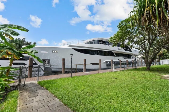 2337 SW 20th dock from land side