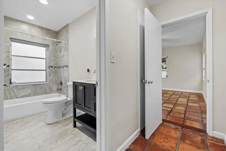 2337 sw 20th bathroom