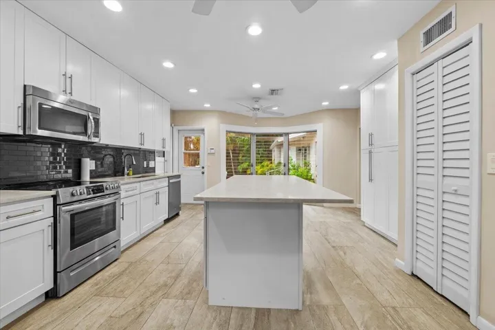 2337 sw 20th kitchen appliances