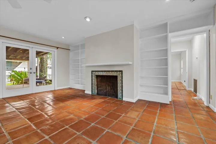 2337 sw 20th fireplace
