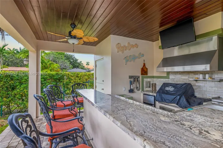 Outdoor Kitchen