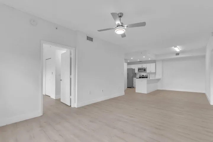2916-302 LIVING 4