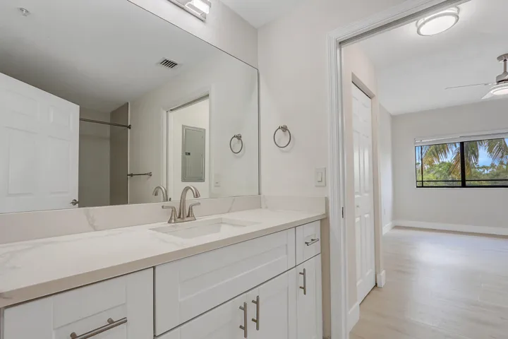 2916-302 2ND BATH 1
