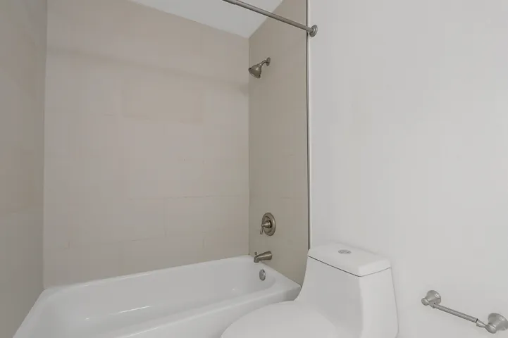 2916-302 2ND BATH 2