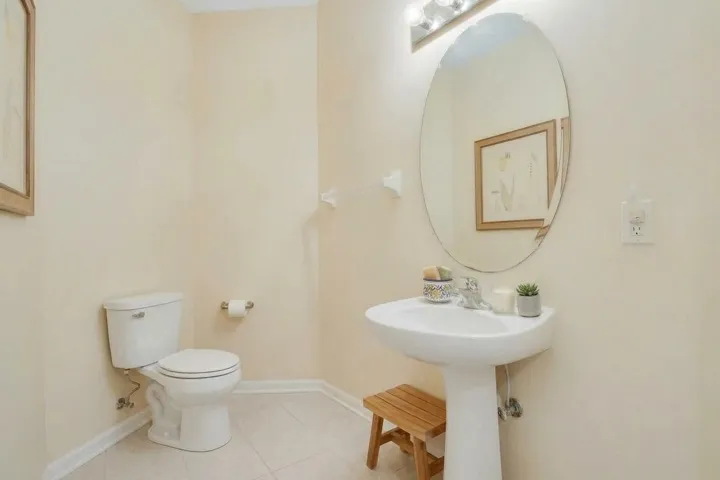 8330 Mulligan half bath