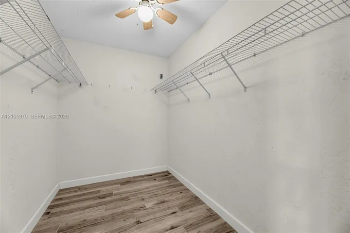 Primary-Walking closet