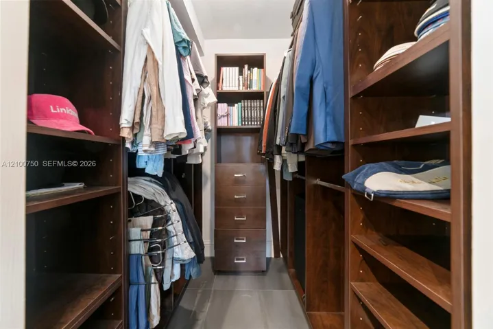 Walk in closet