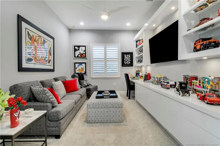 Den/Office/Optional 4th bedroom