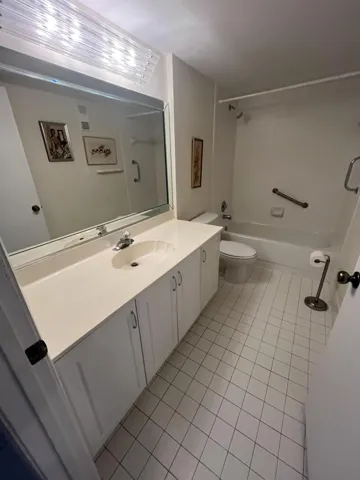 guest/2nd bathroom