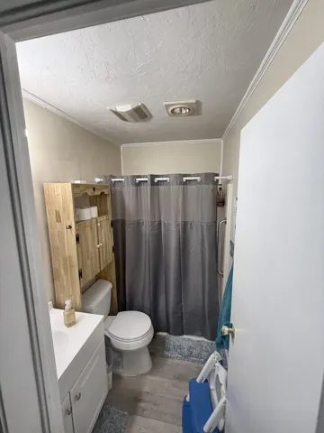 06-Bathroom-1