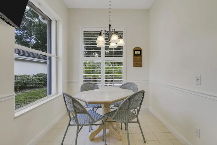 Eat-in Kitchen