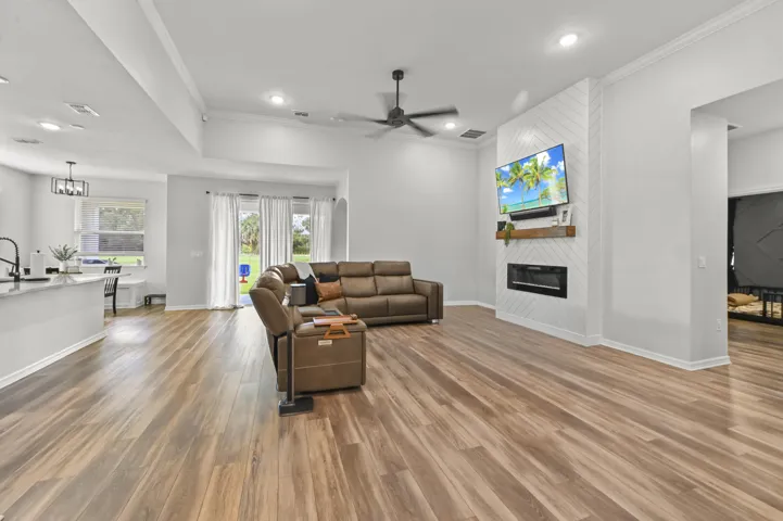 Wood style flooring throughout
