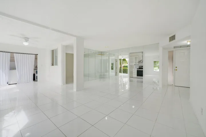 Living Room/Dining Area