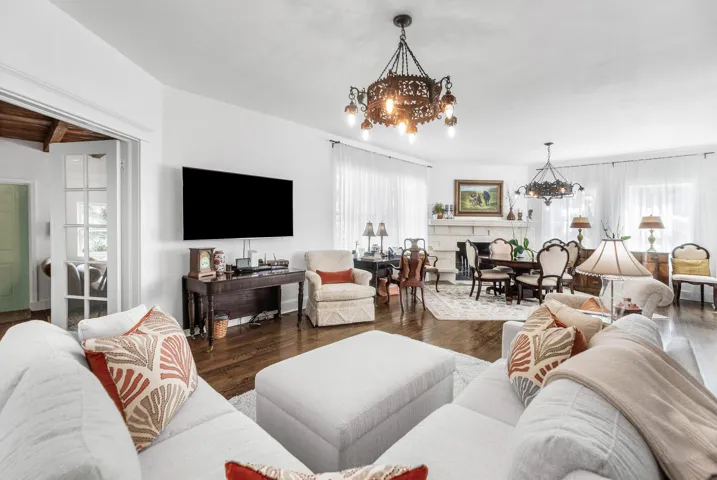 Open living area, to the family room.