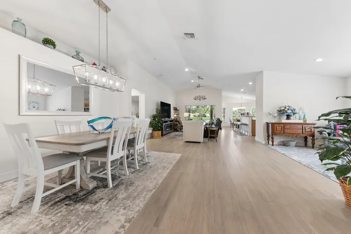 OPEN FLOOR PLAN