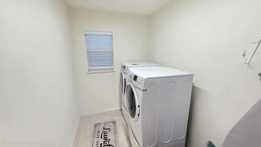 1702 SE N Blackwell Dr (12)