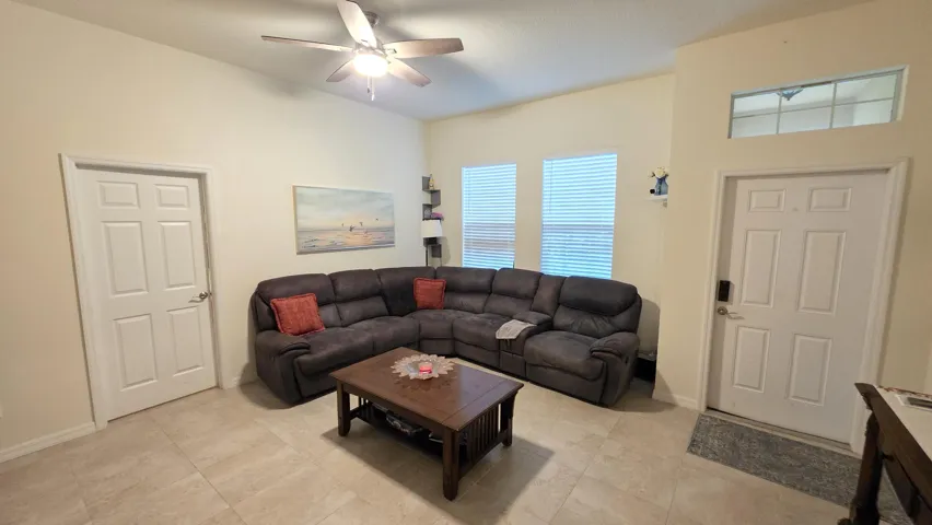 1702 SE N Blackwell Dr (1)