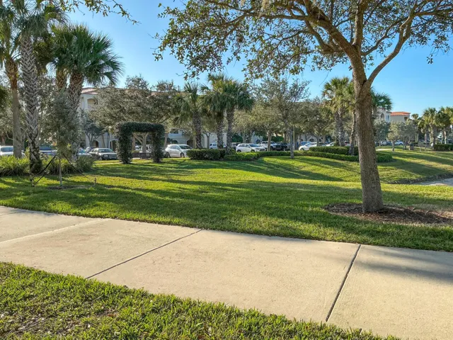 Long loop around ponds in community is the perfect place to walk your dogs (approx. 1 mi loop)