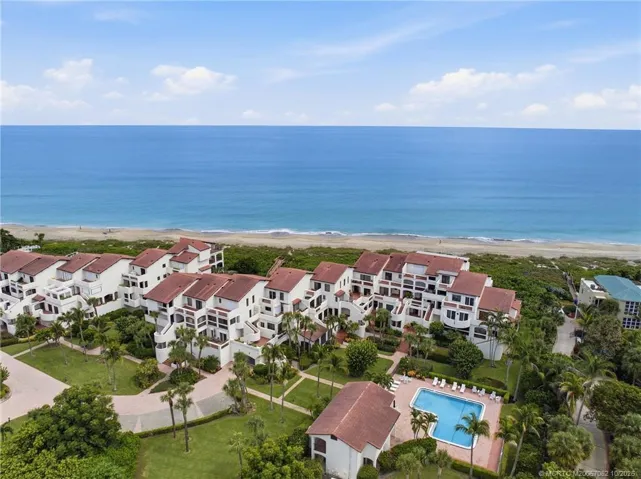 Aerial view highlighting the residence's location within The Dune and its exceptional proximity to the Atlantic Ocean.
