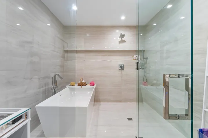 1ST DOWNSTAIRS BEDROOM ENSUITE BATHROOM