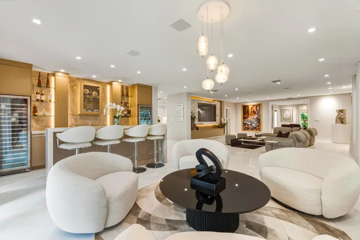 MAIN HOUSE BAR