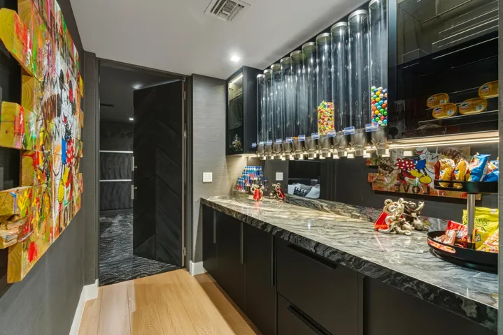CLUBHOUSE CANDY BAR