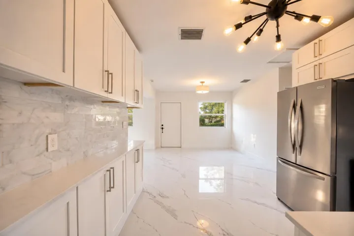 3370 kitchen to living no furniture