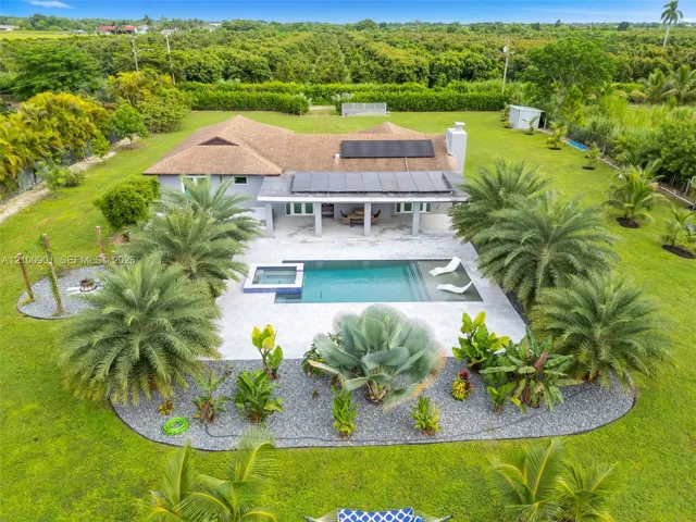 1.15 ACRE COUNTRY FARMHOUSE.......IN SOUTH DADE EFFECTIVE YEAR BUILT 2018....OUTBUILDING,POOL/SPA, PATIO BUILT AND PERMITTED IN 2022 THE OUTBUILDING WAS DESIGNED AS STABLES SEE PHOTOS,, SO MANY OPTIONS..