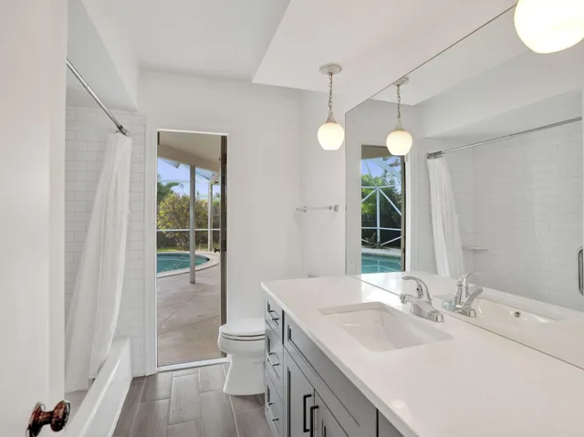 Guest / Cabana Bath
