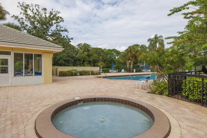 Clubhouse Hot tub