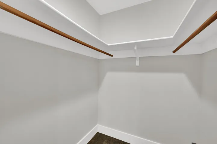 bed 1 closet 12216