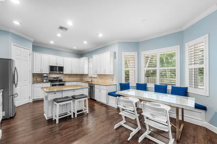 Kitchen and breakfast nook