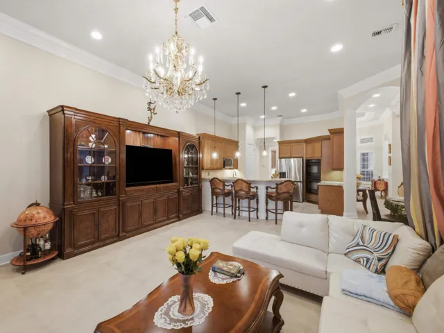 Family to Kitchen
