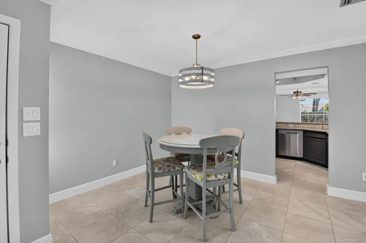 Eat-in Kitchen