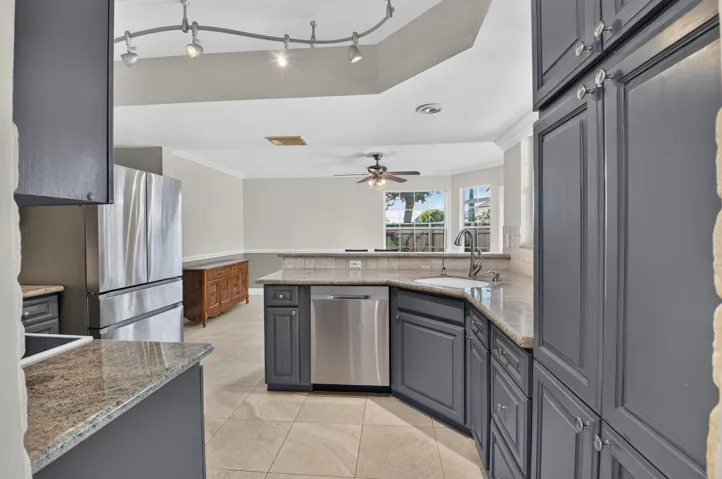 Lots of cabinets