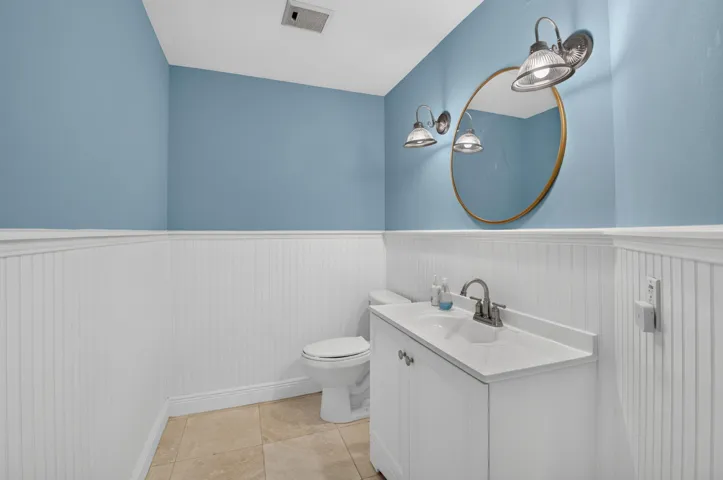 Guest 1/2 bath downstairs