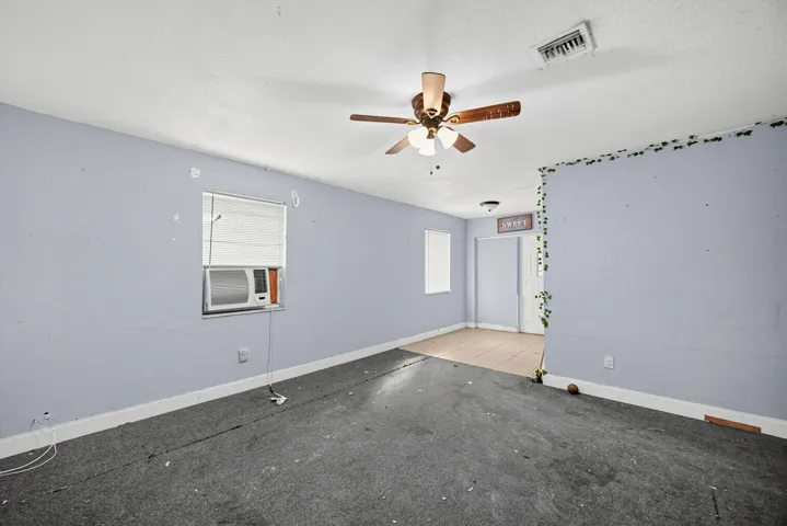 18_26438_SW_134th_Ave-Living_room-0323