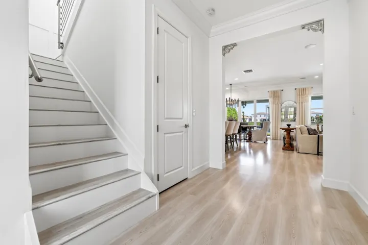 Staircase/foyer
