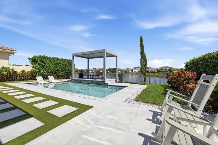 Pool/pergola