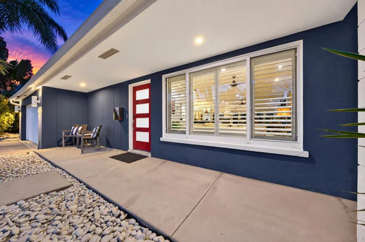 067-039-Front Porch-4000x2656