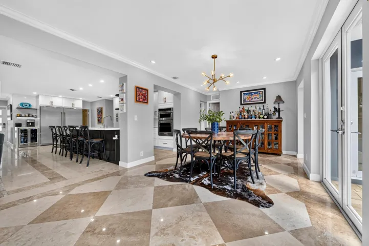 021-075-Dining RoomKitchen-4000x2662